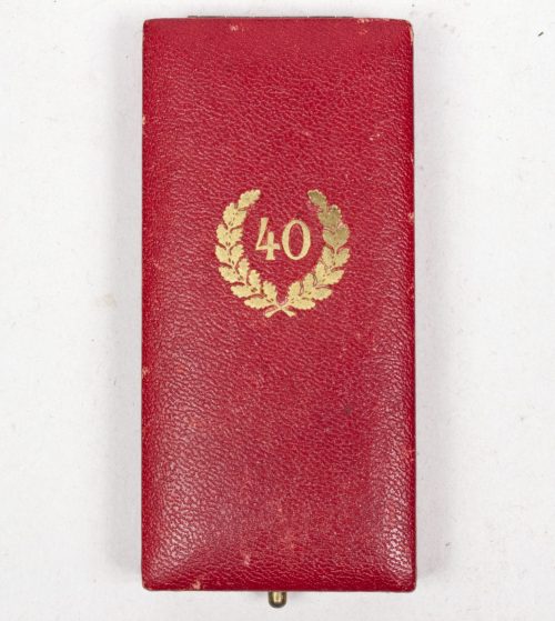 Treue Dienst 40 Jahre + etui (MM Deschler & Sohn). In good condition.