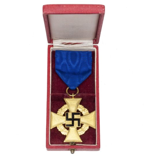 Treue Dienst 40 Jahre + etui (MM Deschler & Sohn). In good condition.