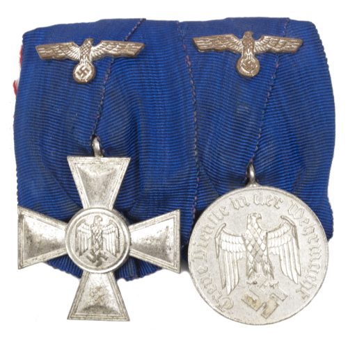 Wehrmacht (Heer) medalbar with 18 + 4 year long service medals