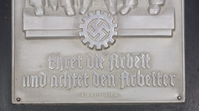 Deutsche Arbeitsfront (DAF) Plaque Ehret die Arbeit und achtet den Arbeiter