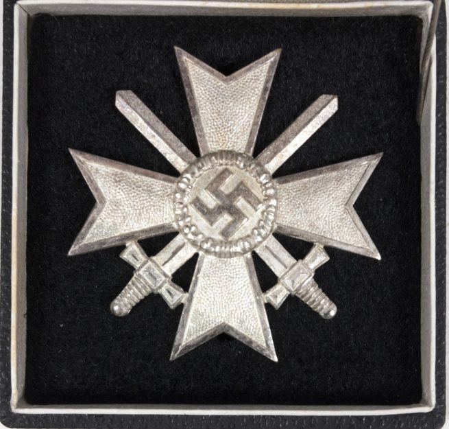 Kriegsverdienst Kreuz Erste Klasse (KVK1) War Merit Cross First Class + case MM “1” Deschler