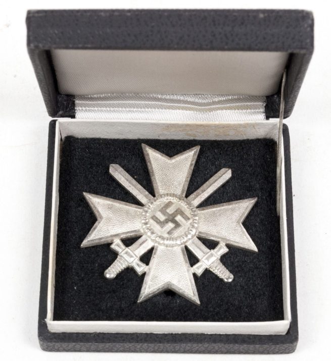 Kriegsverdienst Kreuz Erste Klasse (KVK1) War Merit Cross First Class + case MM “1” Deschler