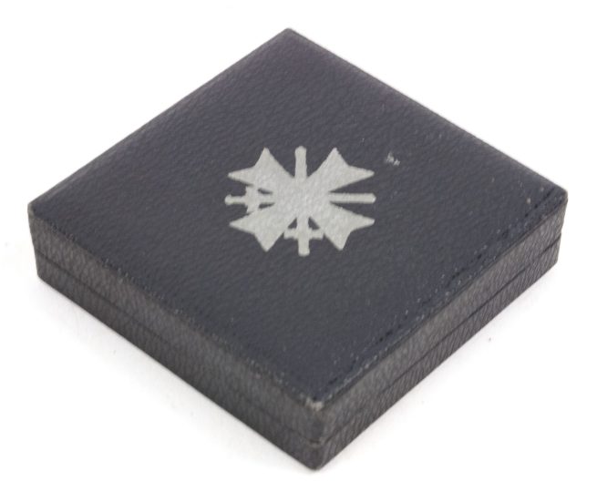 Kriegsverdienst Kreuz Erste Klasse (KVK1) War Merit Cross First Class + case MM “1” Deschler