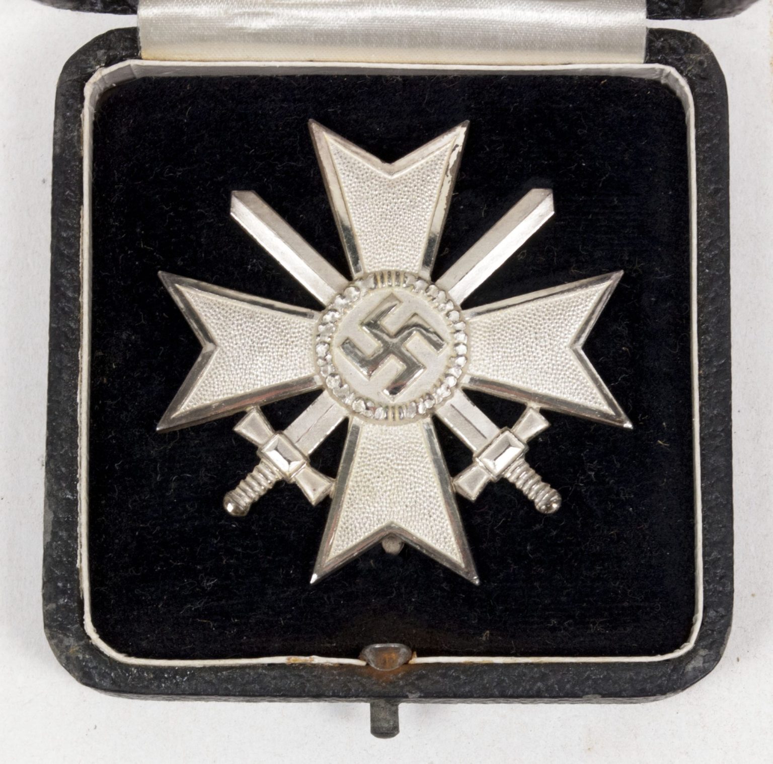 Kriegsverdienstkreuz 1e Klasse KVK1 War Merit Cross First Class Case Kriegsverdienstkreuz 1e Klasse KVK1 War Merit Cross First Class Case