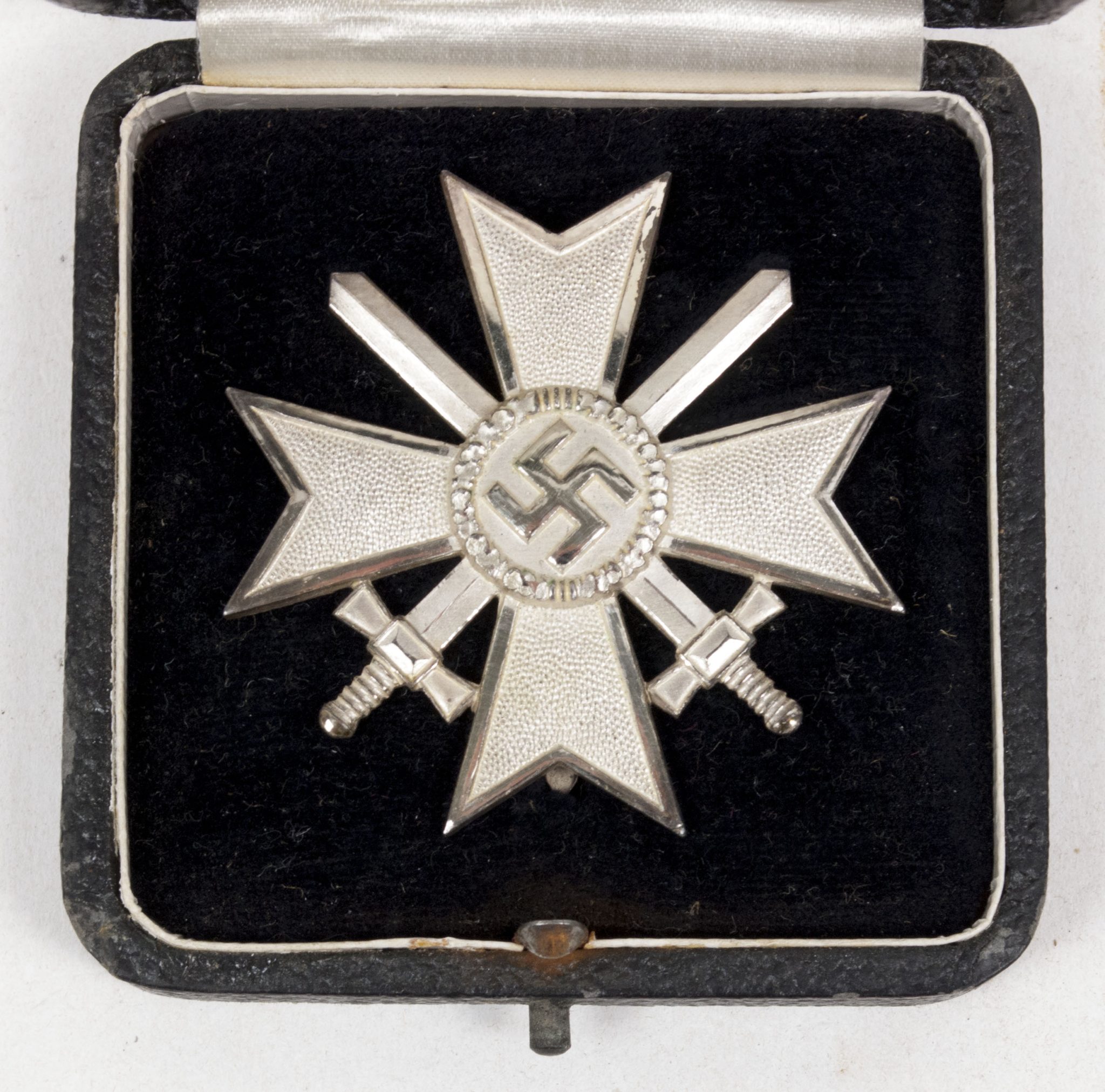 Kriegsverdienstkreuz 1e Klasse (KVK1) War Merit Cross first Class + case