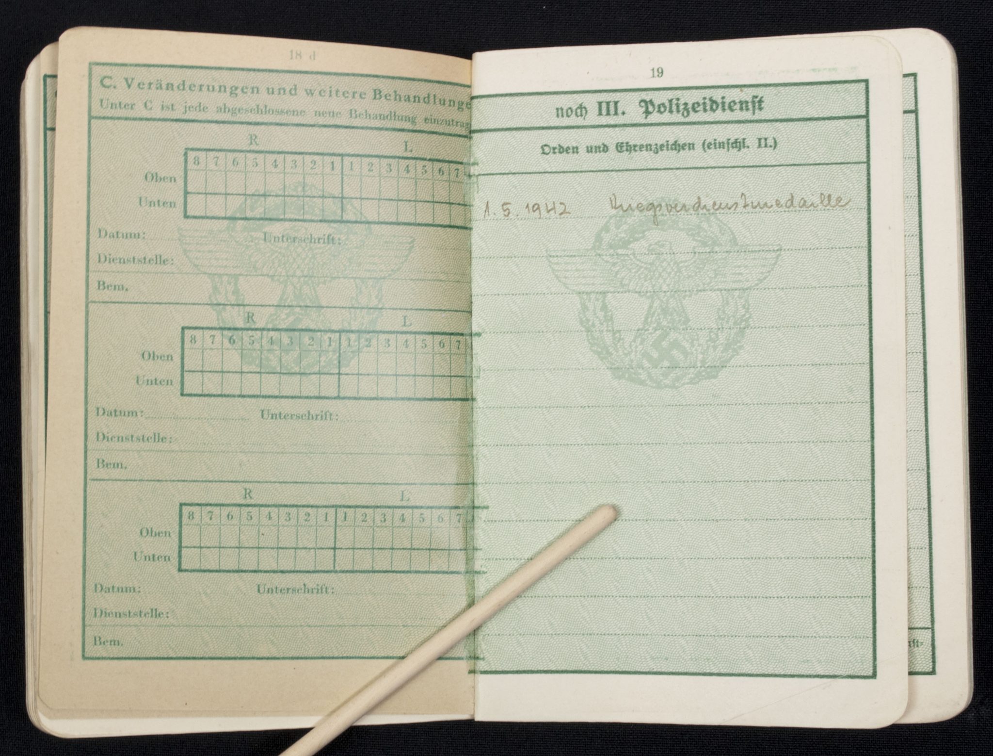 Polizei Dienstpass issued 1941 in Berlin