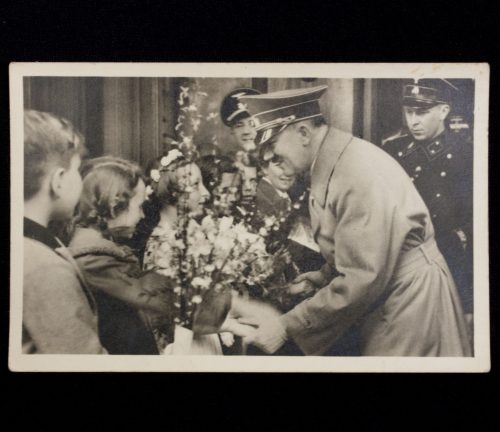 (Postcard) Hitler with children (Photo Hoffmann)
