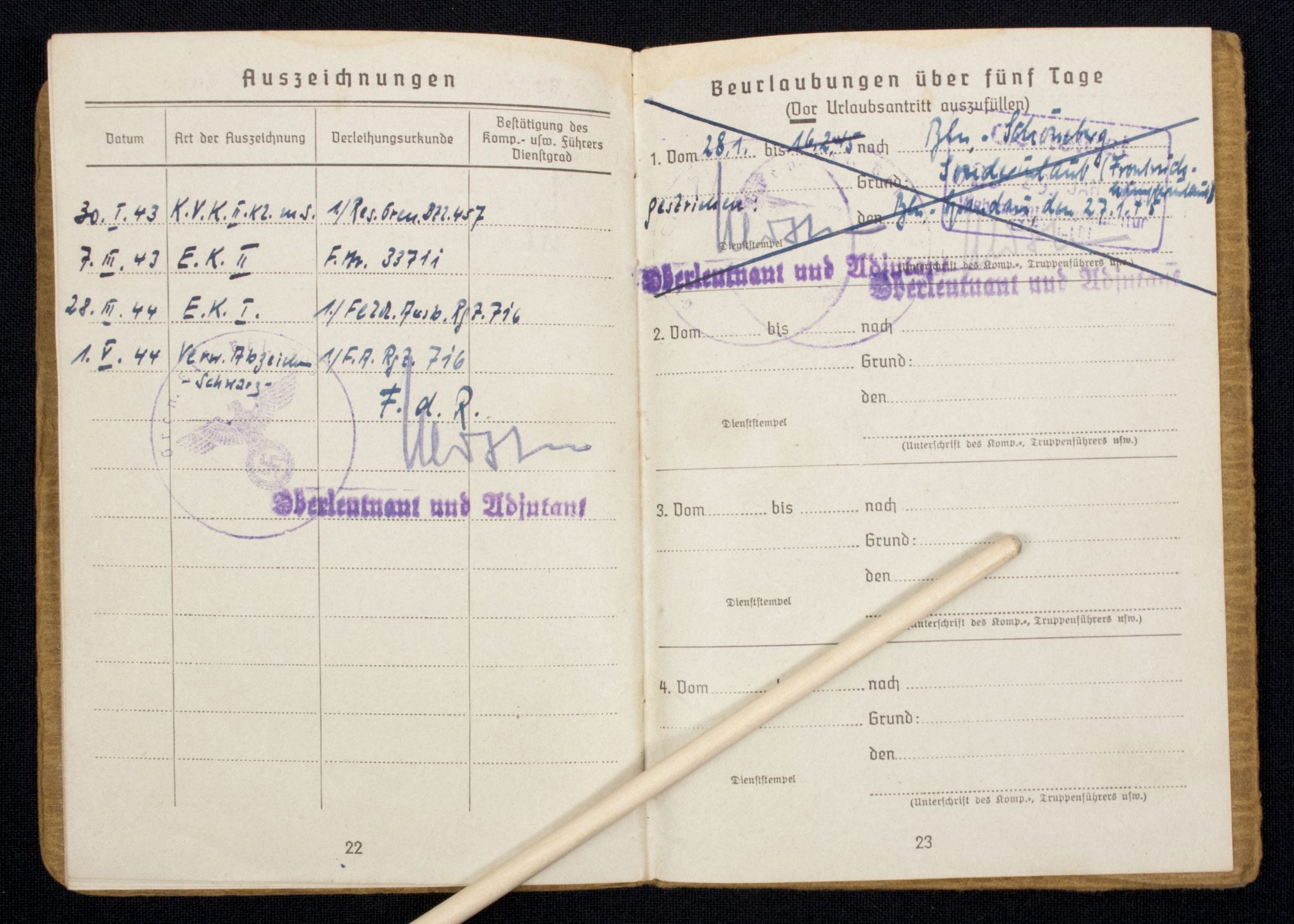 Soldbuch Gren.Ers. u. Ausb. Btl. 203 (with KVK2, EK1, Ek2, VWA Schwarz)