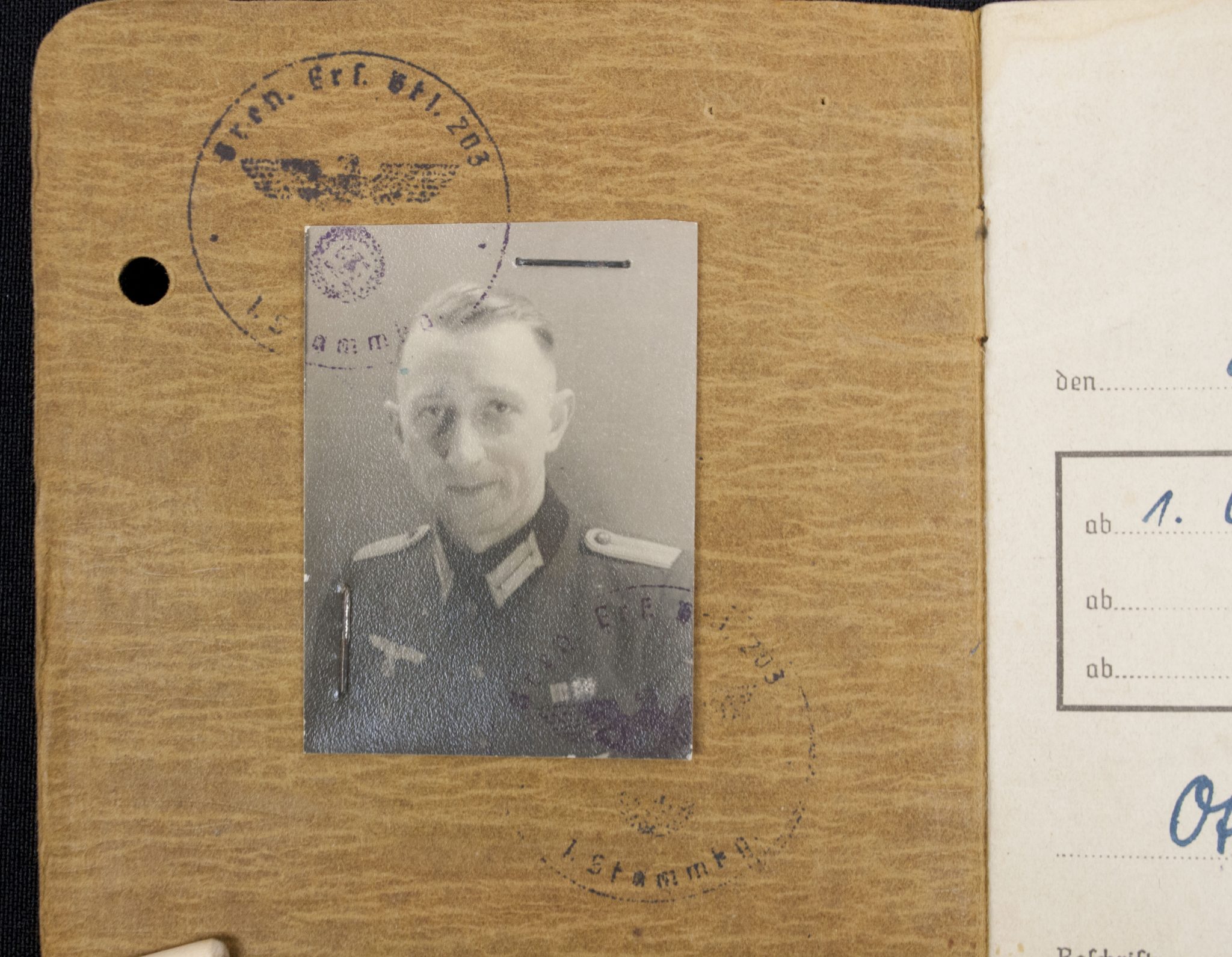 Soldbuch Gren.Ers. u. Ausb. Btl. 203 (with KVK2, EK1, Ek2, VWA Schwarz)