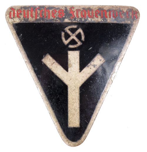 Deutsches Frauenwerk memberbadge RZM M1102