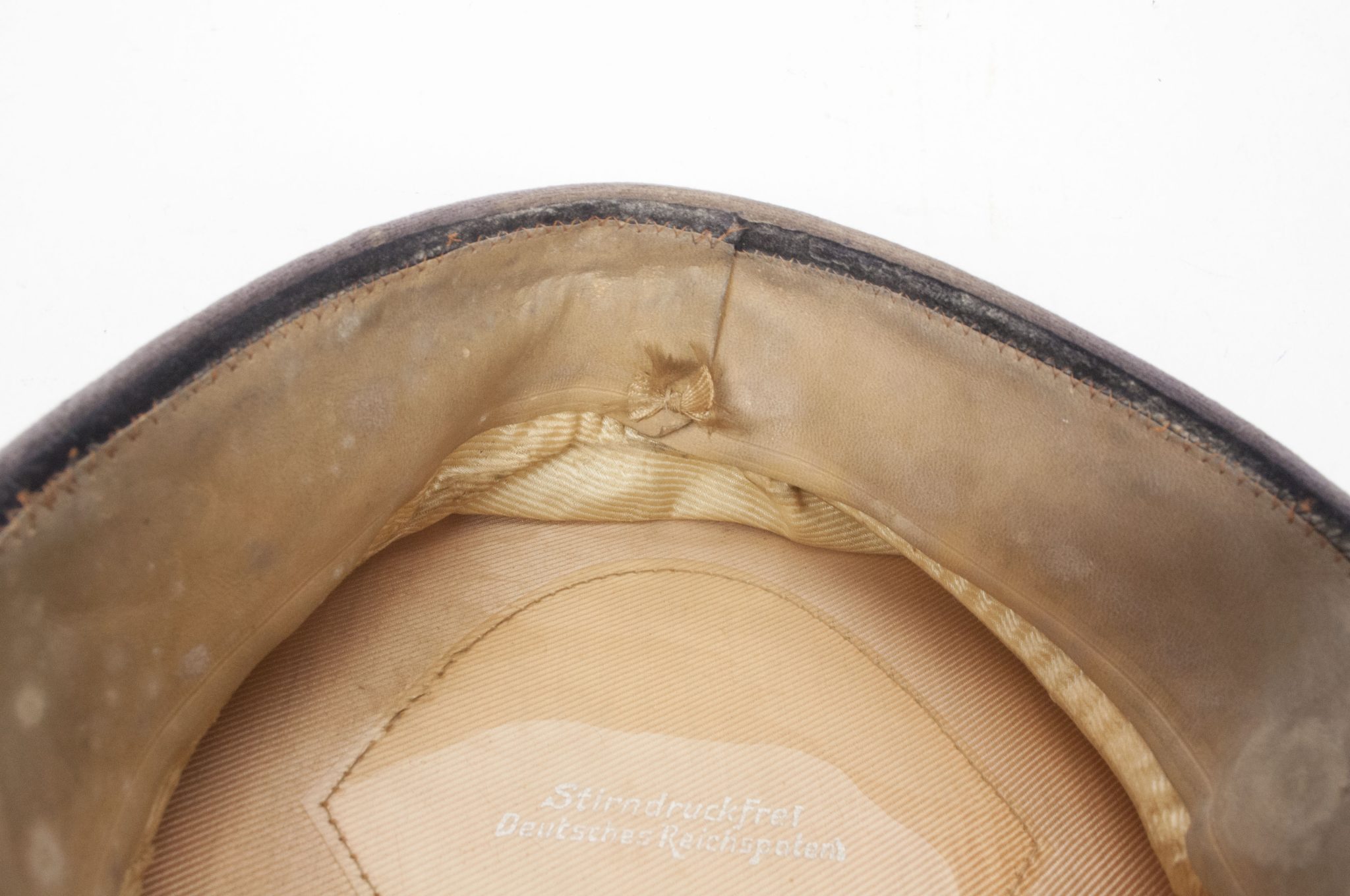 German Artillery NCO visor cap (NAMED: 3.1 A.R. 17. Erlangen) - Image 23