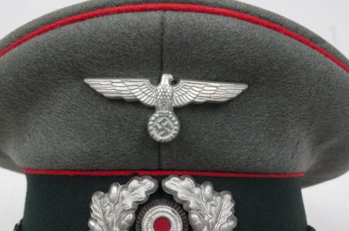 German Artillery NCO visor cap (NAMED: 3.1 A.R. 17. Erlangen)