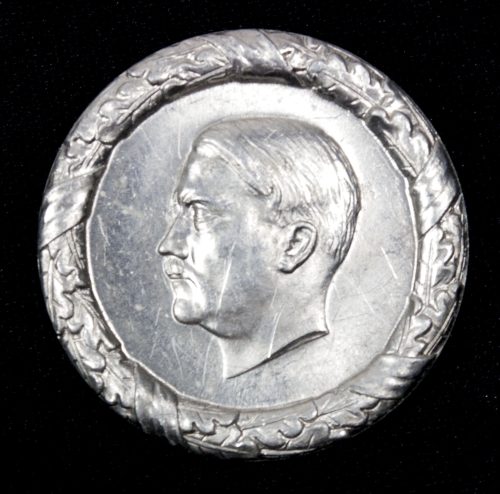 Hitler abzeichen Amtlich Genehmigt W.H.W. 1935-1936