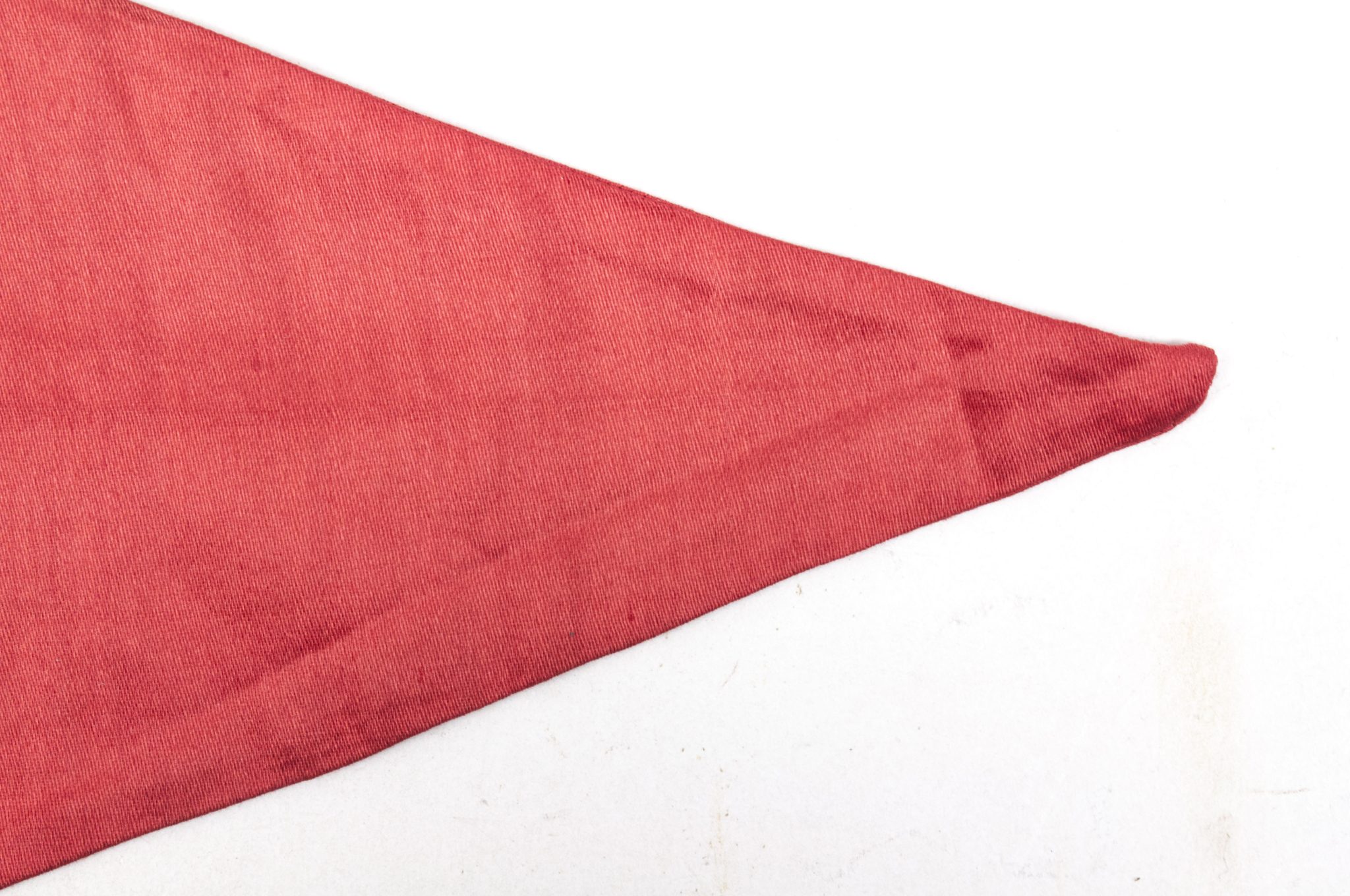 NSDAP luxuary pennant made of silk (32 x 23 centimeters) (3) NSDAP luxuary pennant made of silk (32 x 23 centimeters)