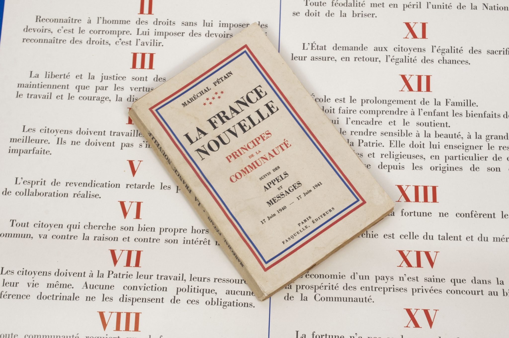 Vichy France poster + Marechal Petain book Principes de la Communauté (1)