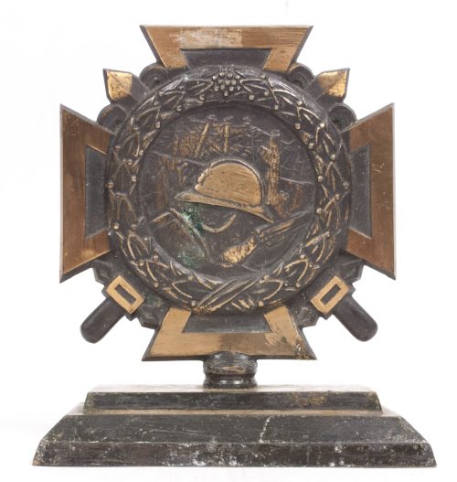 (Belgium) WWI commemorative Vuurkruis (Croix du Feu) statue