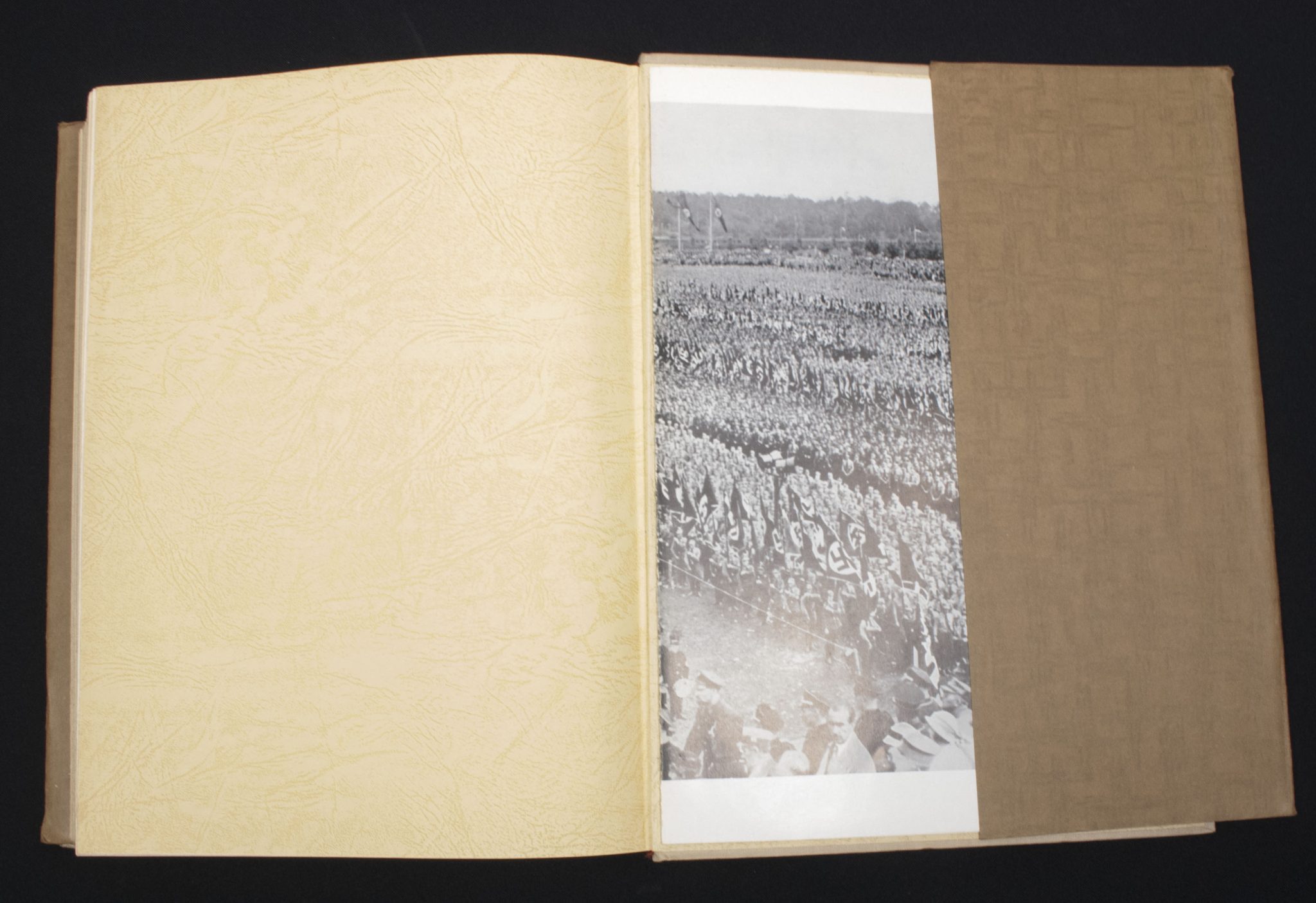 (Book) Das Ehrenbuch des Führers. Der Weg zur Volksgemeinschaft (1933)