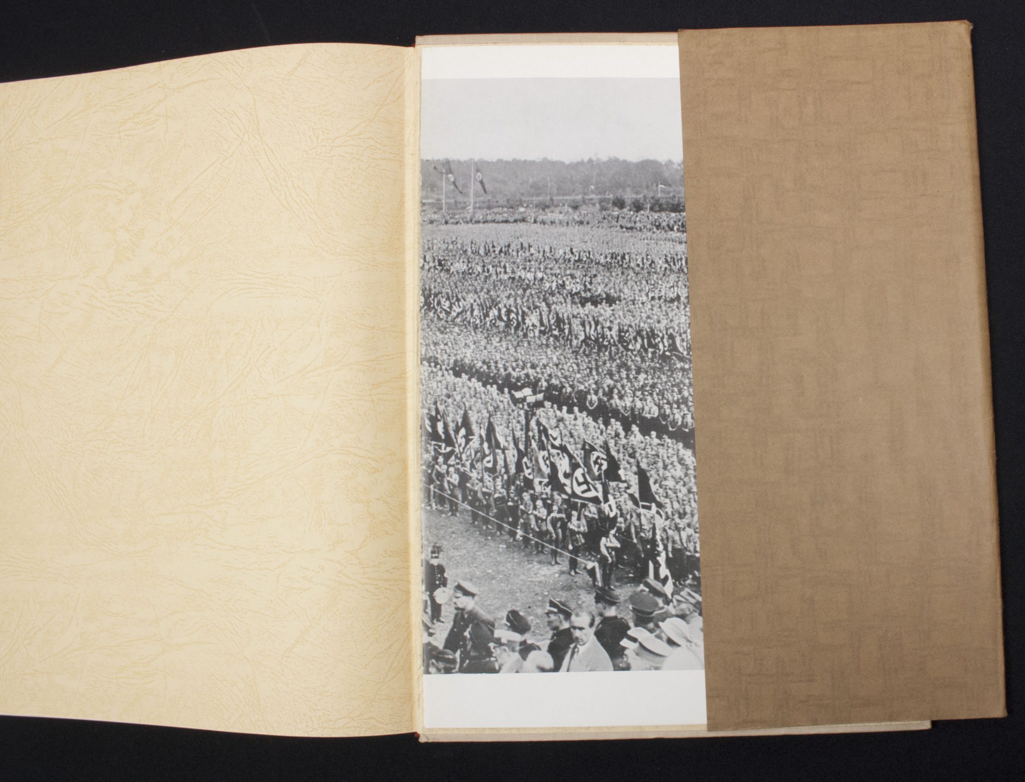 (Book) Das Ehrenbuch des Führers. Der Weg zur Volksgemeinschaft (1933)