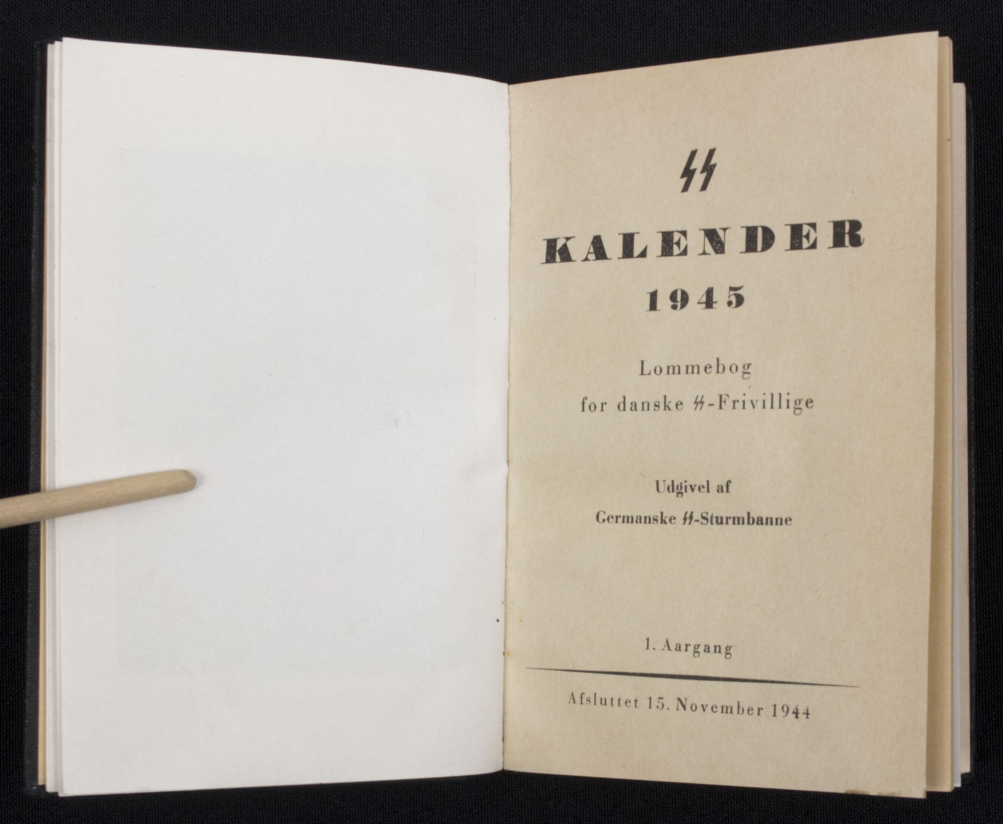 (DenmarkGermanske SS-Sturmbanne) SS Kalender 1945 Lommebog for danske SS-Frivillige - Soldatenfreund (1945) - Very rare
