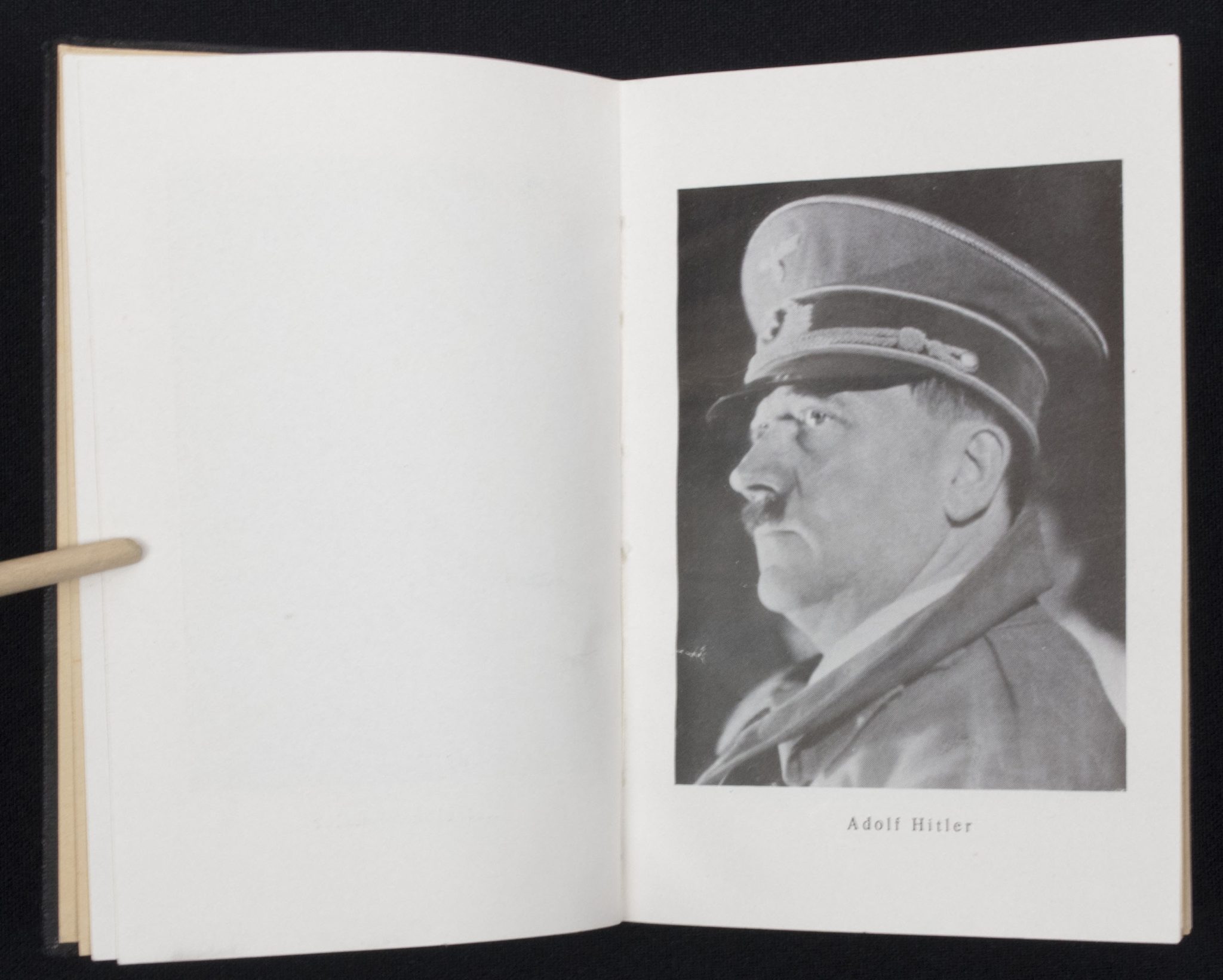 (DenmarkGermanske SS-Sturmbanne) SS Kalender 1945 Lommebog for danske SS-Frivillige - Soldatenfreund (1945) - Very rare