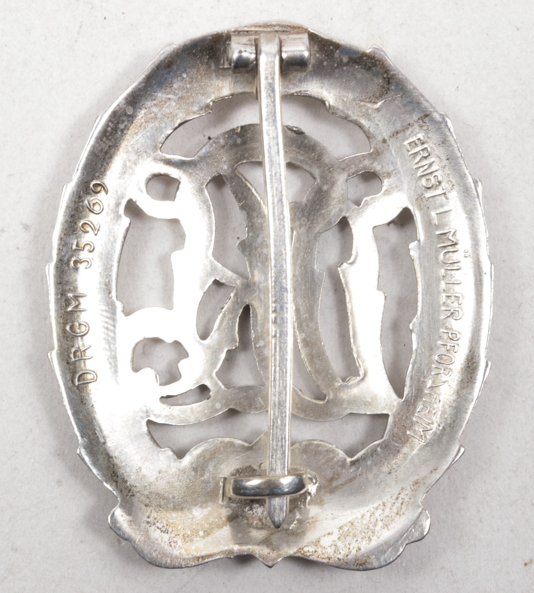 Deutsches Reichssportabzeichen (DRL) silber – (Maker Ernst L. Müller) (1) Deutsches Reichssportabzeichen (DRL) silber – (Maker Ernst L. Müller)