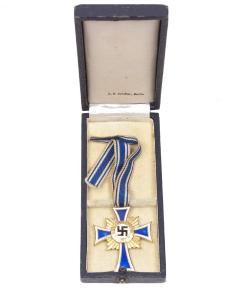 Motherscross Mutterkreuz in Gold + case (Maker C.E. Juncker Berlin)