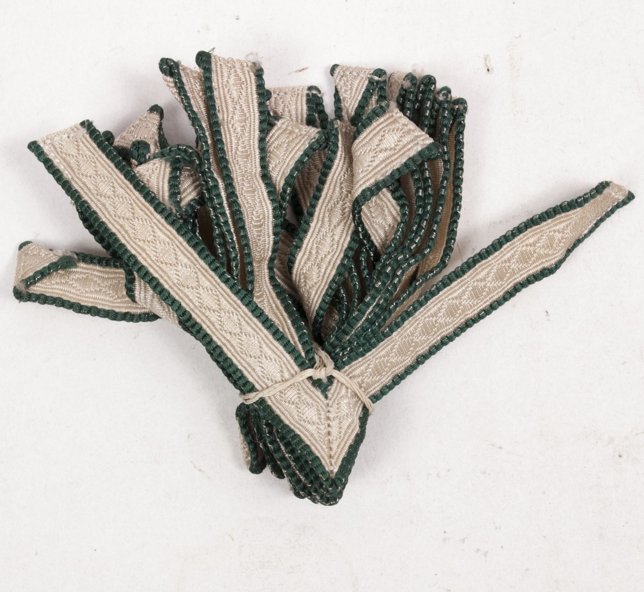 Wehrmacht (heer) Gefreiter chevron (green) unissued bundle of 10 pieces (2) Wehrmacht (heer) Gefreiter chevron (green) unissued bundle of 10 pieces