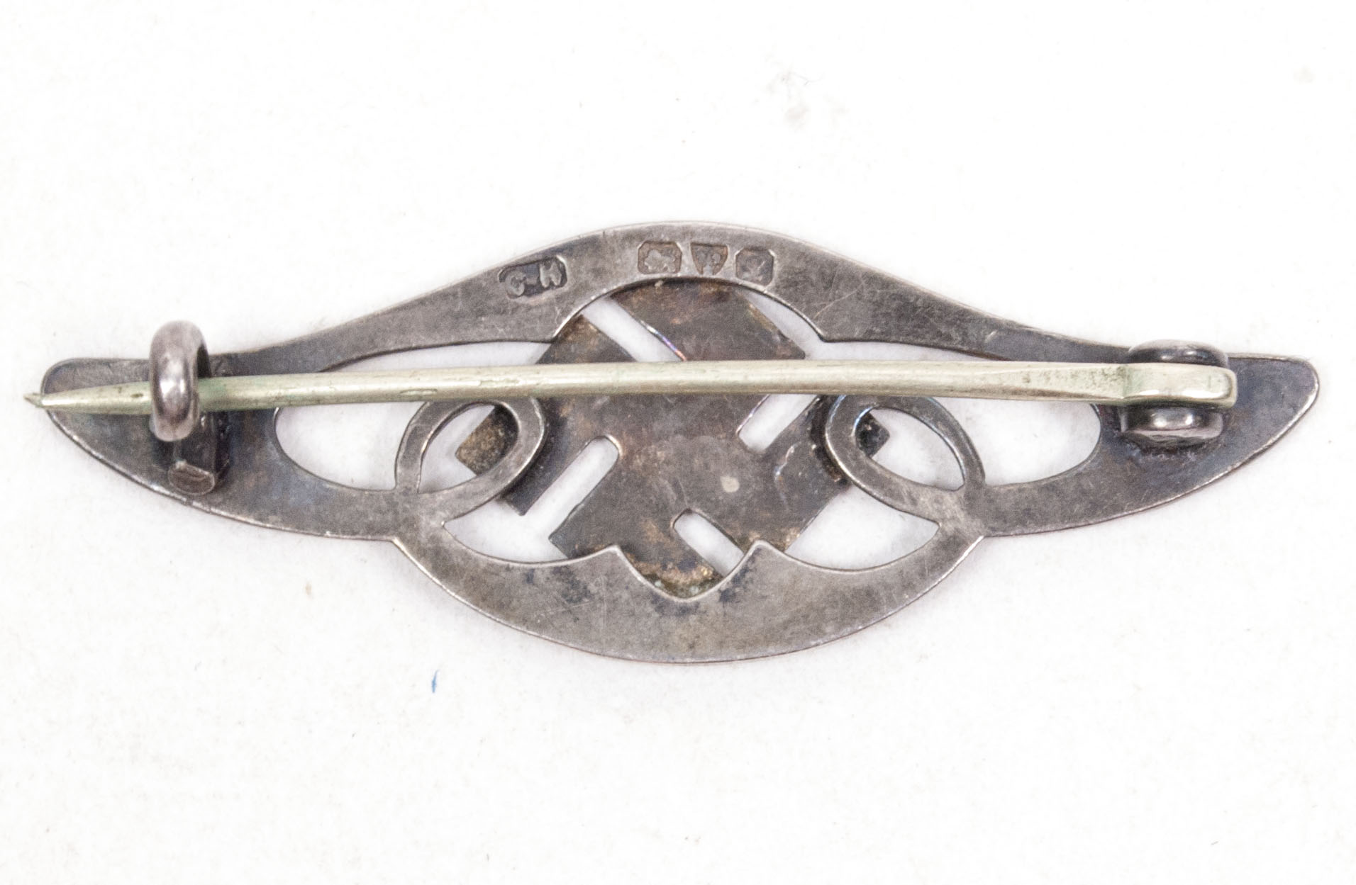 British made Swastika “Good Luck” Brooch – silver hallmarked and made by maker Charles Horner – (1920’s) (2) British made Swastika “Good Luck” Brooch - silver hallmarked and made by maker Charles Horner - (1920's)