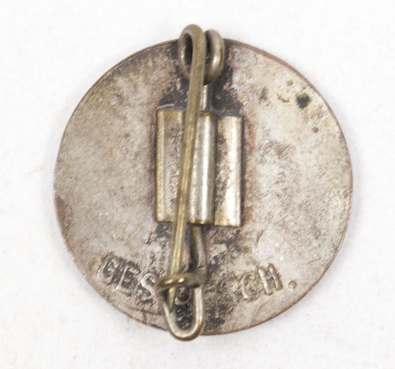 (Slogan) Small NSDAP Nun Erst Recht badge – (18 millimeter) (4) (Slogan) Small NSDAP Nun Erst Recht badge - (18 millimeter)