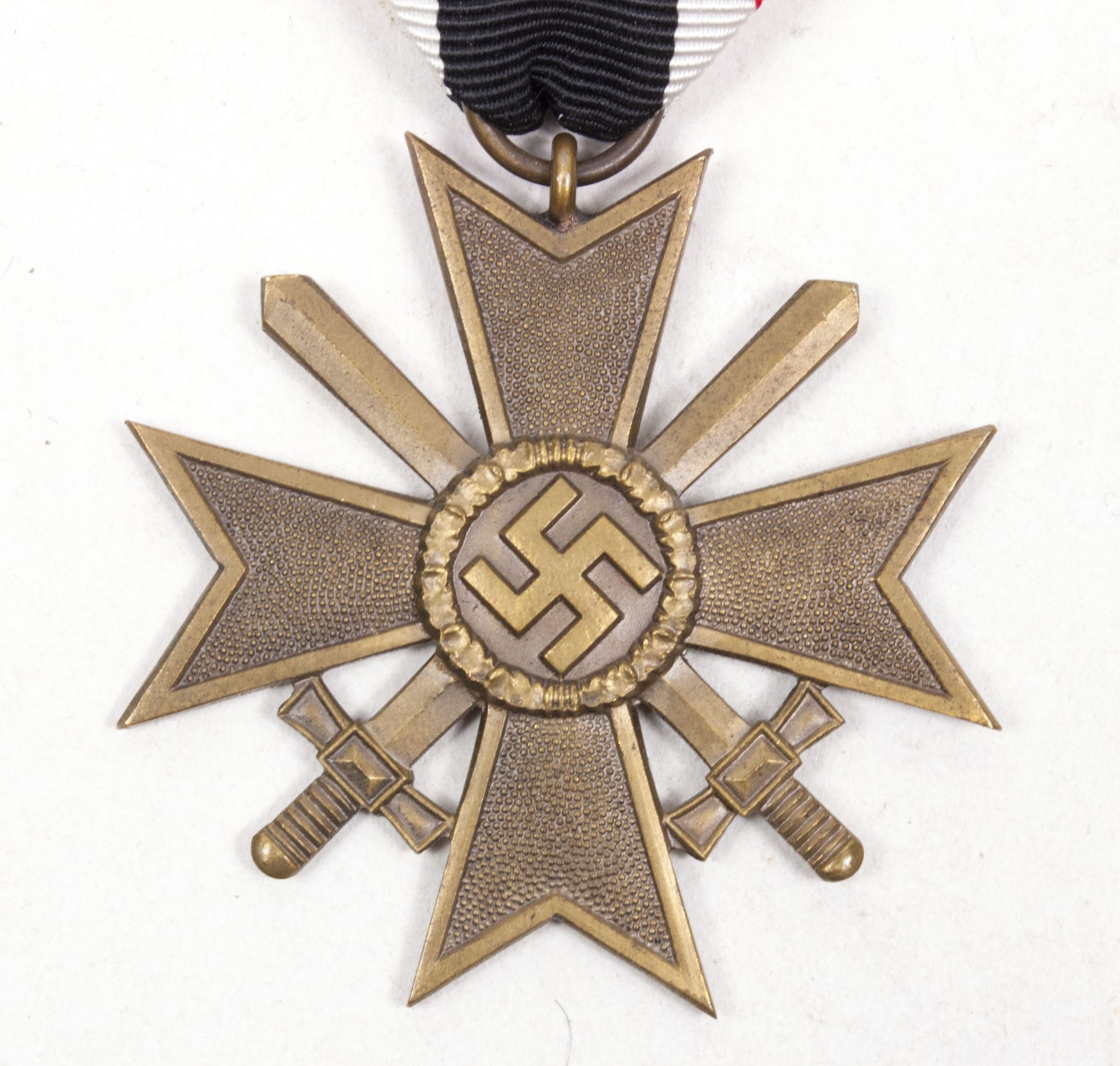 Kriegsverdienstkreuz (KVK) mit Schwerter War Merit Cross with swords (2) Kriegsverdienstkreuz (KVK) mit Schwerter War Merit Cross with swords