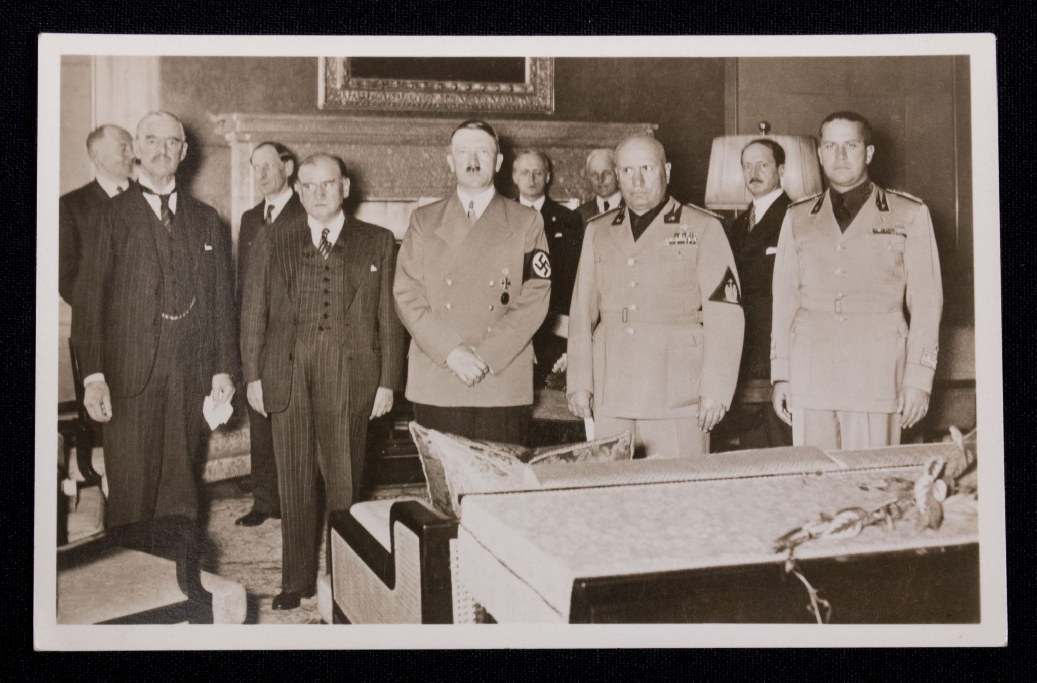 (Postcard) Hitler – Mussolini Welthistorische Viermächte-Konfer4enz in München 29.9.38 (2) (Postcard) Hitler - Mussolini Welthistorische Viermächte-Konfer4enz in München 29.9.38