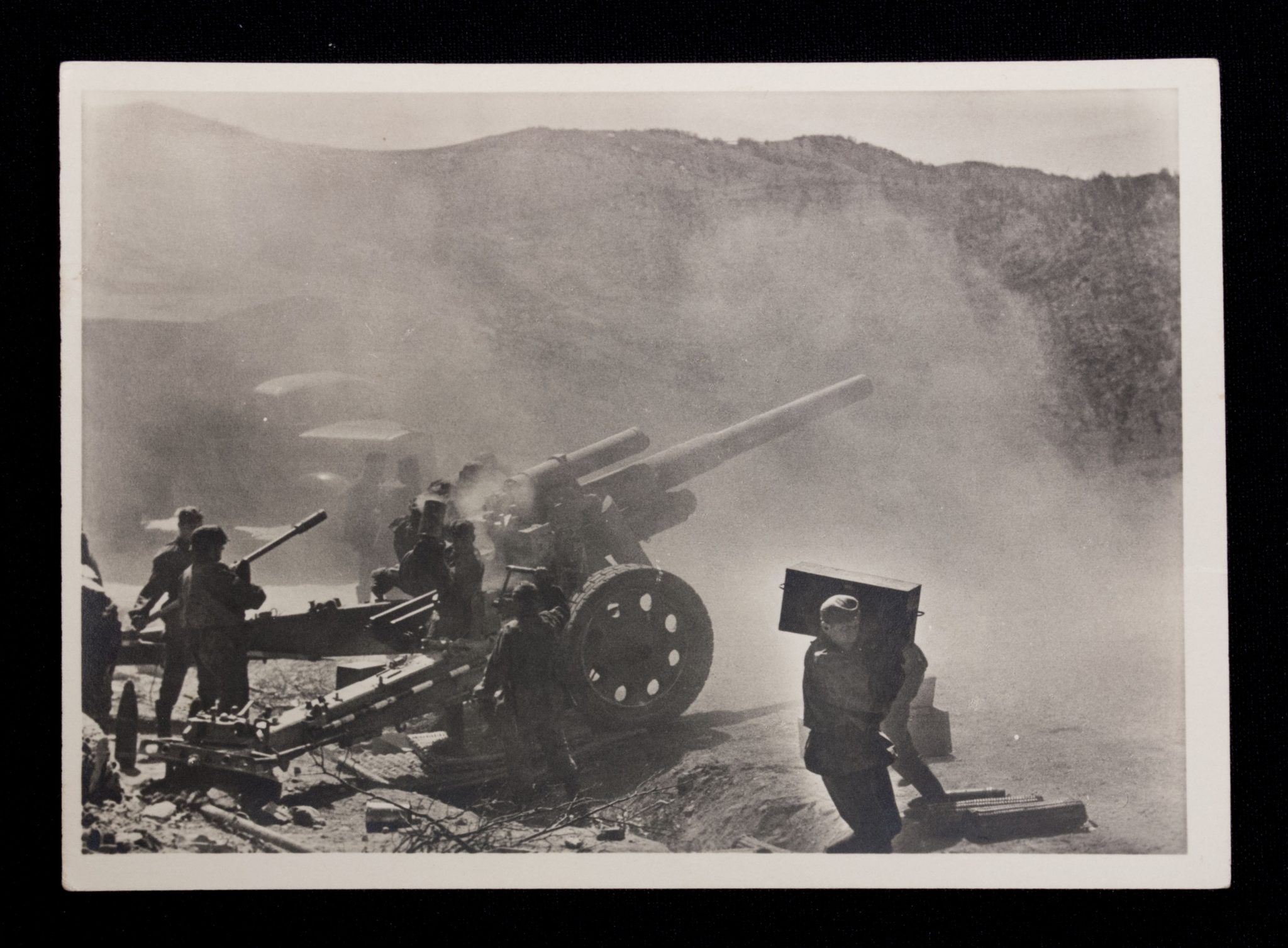 (Postcard) Waffen-SS Schwere Artillerie beim Feuern (1) (Postcard) Waffen-SS Schwere Artillerie beim Feuern