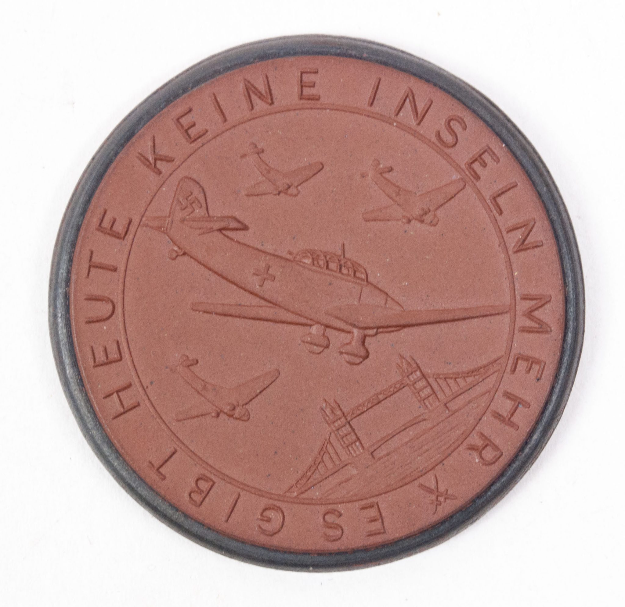 The diameter is a bit over 5 cm, which is fairly large. Made by the famous Meissen porcelain factory. The diameter is a bit over 5 cm, which is fairly large. Made by the famous Meissen porcelain factory.