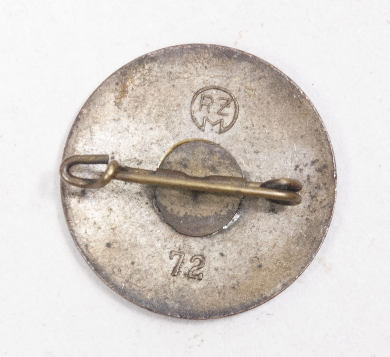 Deutsche Jugend (DJ) First pattern memberbadge (MM RZM 72 Frizt Zimmermann from Stuttgart) (1) Deutsche Jugend (DJ) First pattern memberbadge (MM RZM 72 Frizt Zimmermann from Stuttgart)