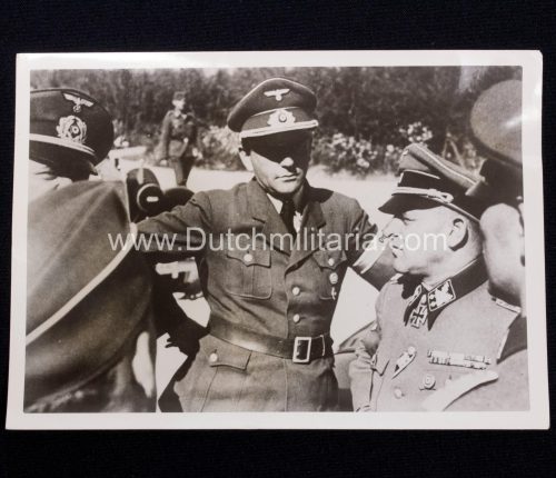 (Pressphoto) Albert Speer im Gespräch mit dem General der Waffen-SS Obergruppenführer Sepp Dietrich während einer Inspektionsfahrt an die Atlantik-Küste (1942) - Rare