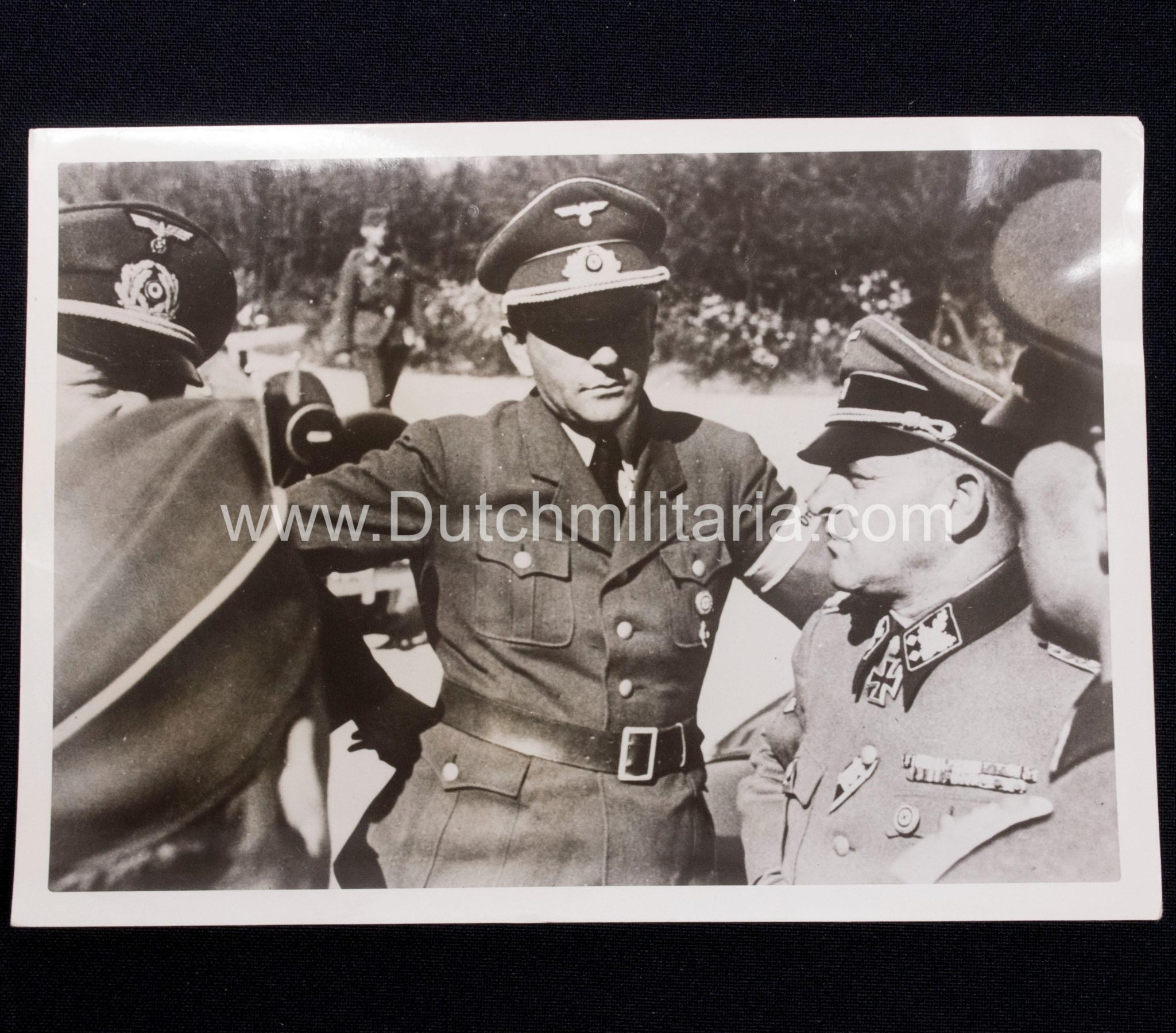 (Pressphoto) Albert Speer im Gespräch mit dem General der Waffen-SS Obergruppenführer Sepp Dietrich während einer Inspektionsfahrt an die Atlantik-Küste (1942) - Rare - Image 3
