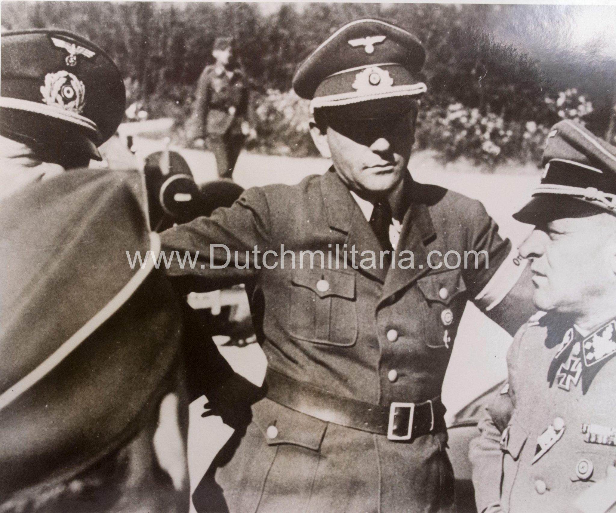 (Pressphoto) Albert Speer im Gespräch mit dem General der Waffen-SS Obergruppenführer Sepp Dietrich während einer Inspektionsfahrt an die Atlantik-Küste (1942) - Rare - Image 8