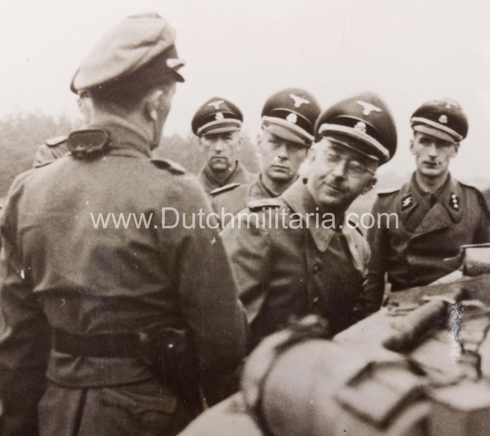 (Pressphoto) Besichtigung von Einheiten des estnischen SS-Freiwilligen Brigade. Zum 43. Geburtstag des Reichsführers SS Heinrich Himmler (1943) - Image 3
