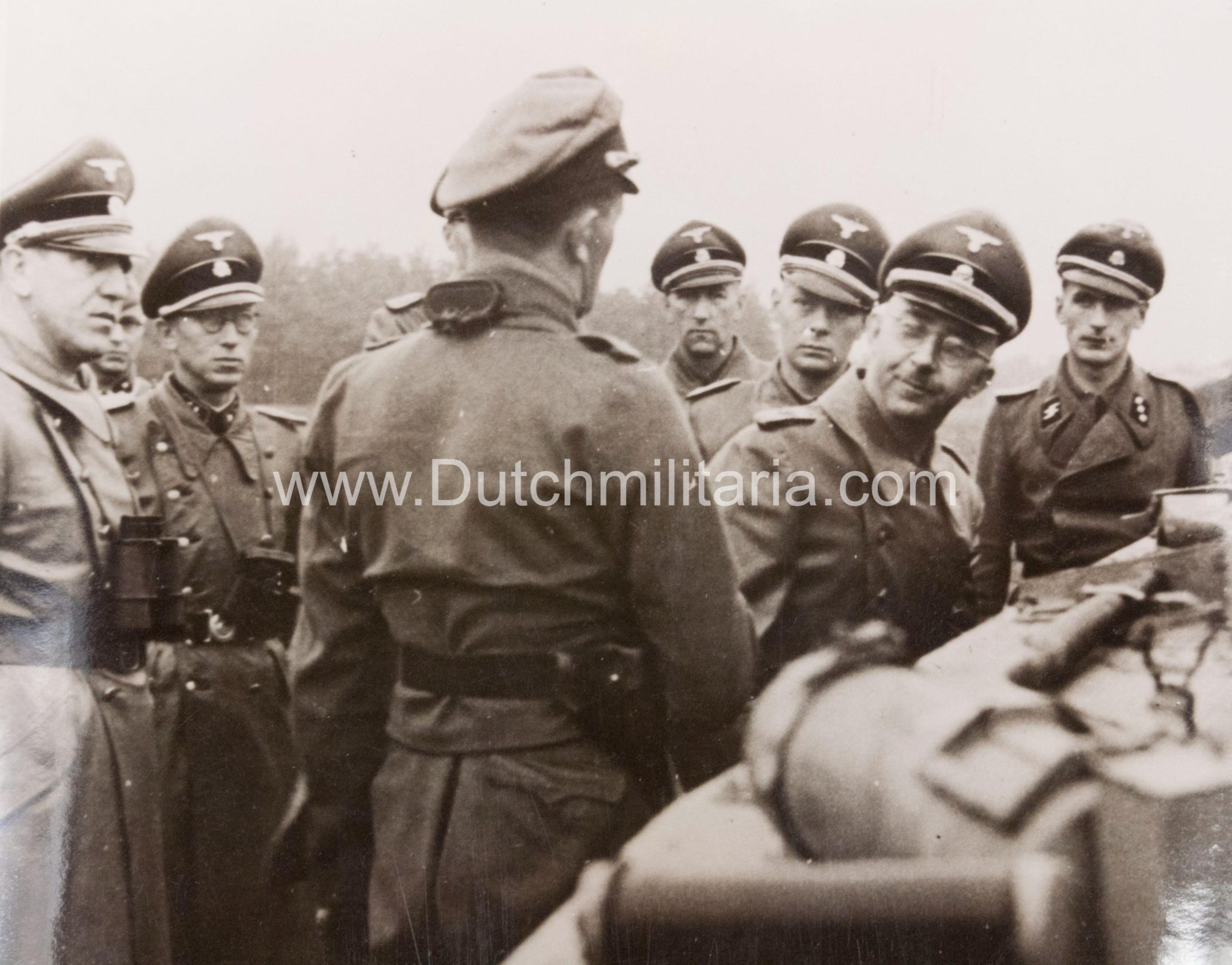 (Pressphoto) Besichtigung von Einheiten des estnischen SS-Freiwilligen Brigade. Zum 43. Geburtstag des Reichsführers SS Heinrich Himmler (1943) - Image 4