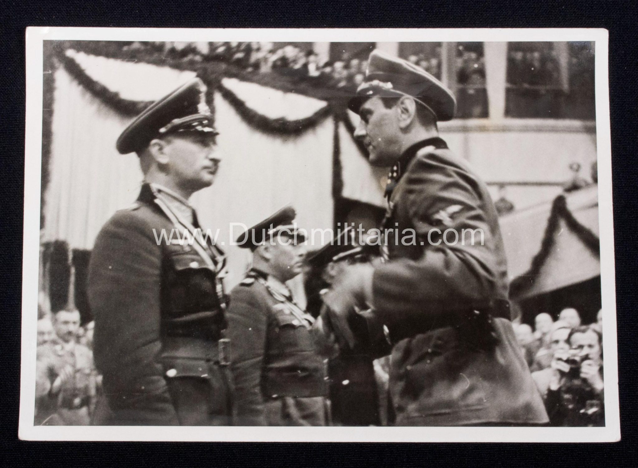 (Pressphoto) Der Duce-Befreier Ritterkreuzträger SS-Sturmbahnführer Skorzeny dekoriert Dr. Fritz Reinhardt (1943) - rare - Image 4