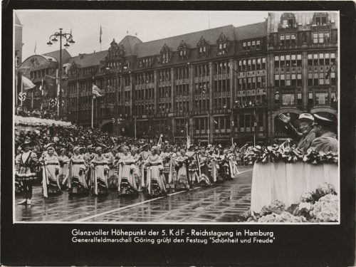 (Pressphoto) Glanzvoller Höhepunkt der 5. KdF-Reichstagung in Hamburg (24x18 cm)