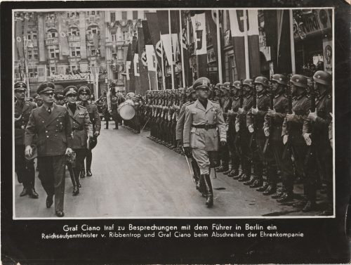 (Pressphoto) Graf Ciano traf zur Besprechungen mit dem Führer in Berlin ein (24x18 cm)