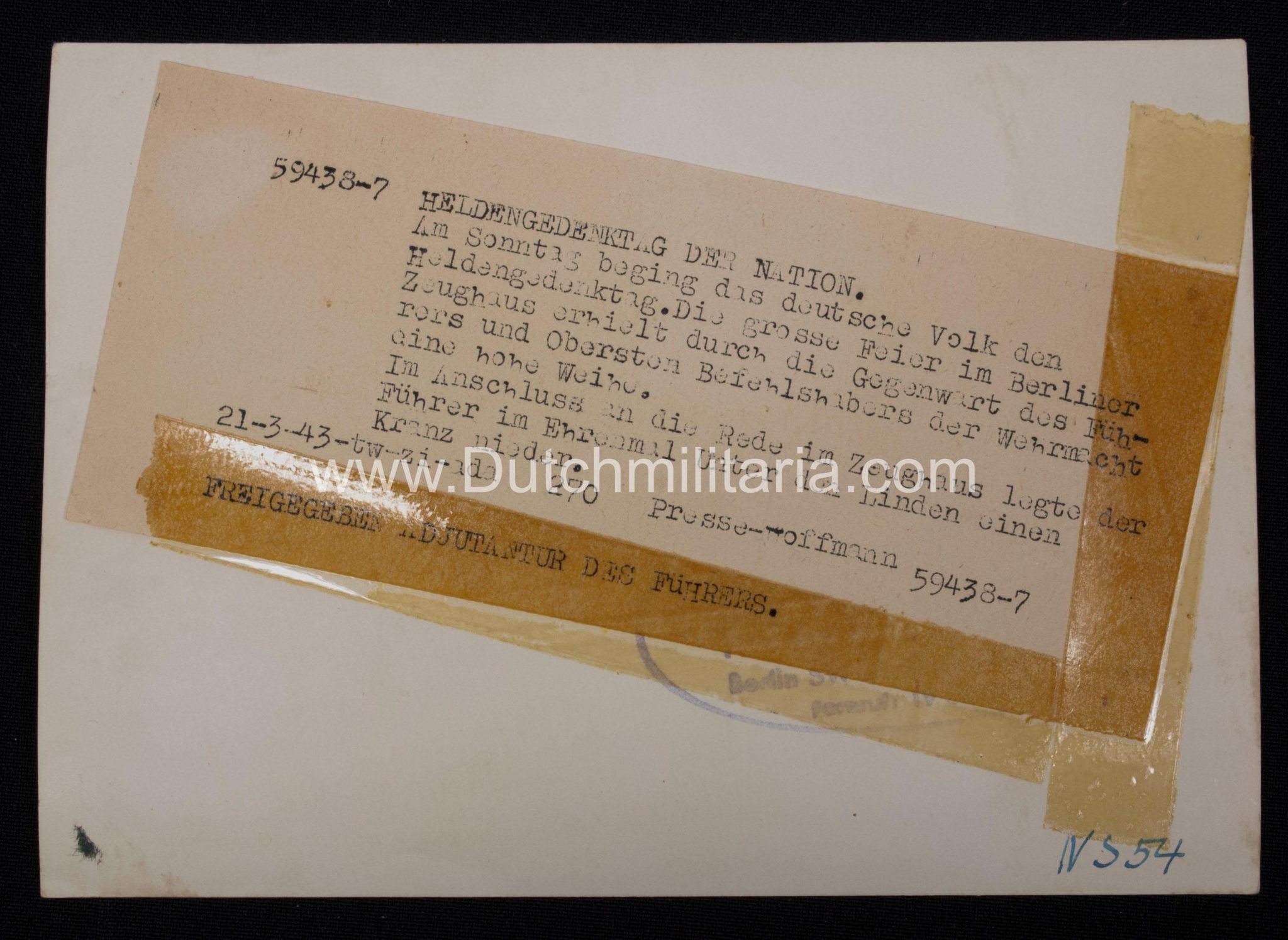 (Pressphoto) Heldengedenktag der Nation. Die grosse Feier im Berliner Zeughaus erhielt durch die gegenwart des Führers und Obersten Befehlshabers der Wehrmacht eine hohe Weihe (1943) - Image 7