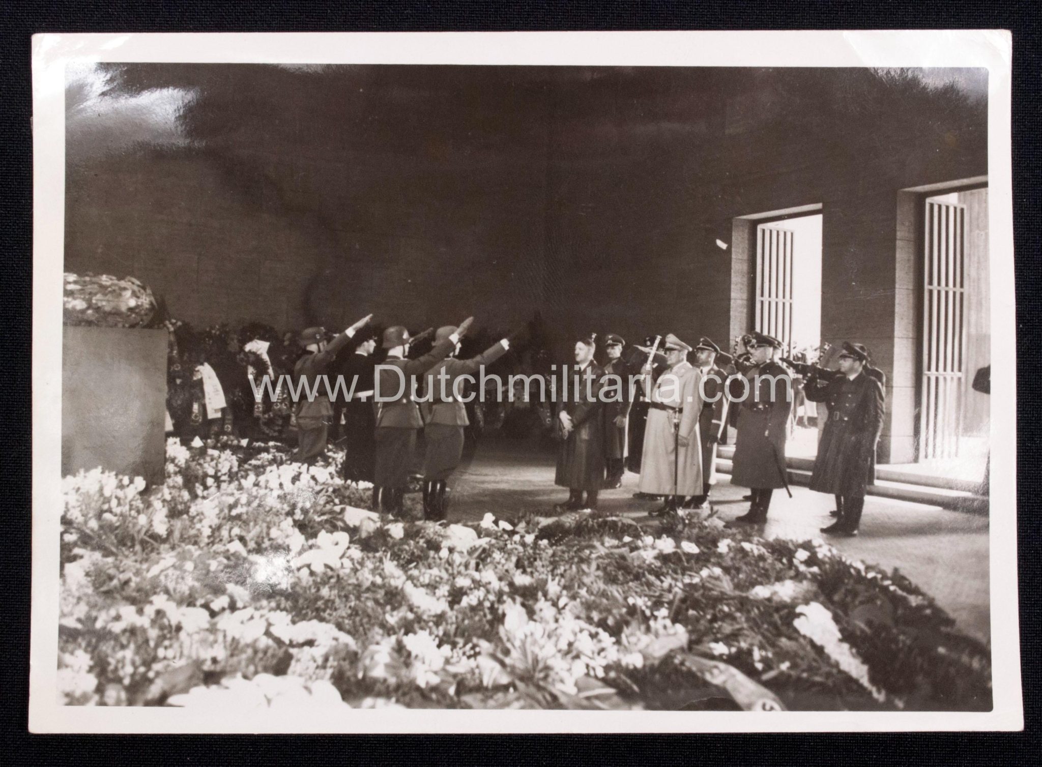 (Pressphoto) Heldengedenktag der Nation. Die grosse Feier im Berliner Zeughaus erhielt durch die gegenwart des Führers und Obersten Befehlshabers der Wehrmacht eine hohe Weihe (1943) - Image 3