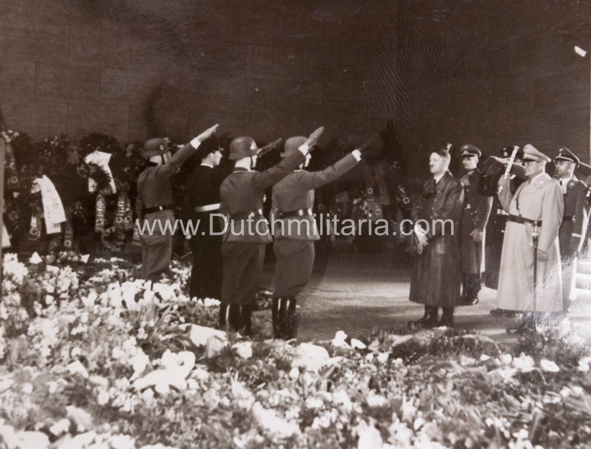 (Pressphoto) Heldengedenktag der Nation. Die grosse Feier im Berliner Zeughaus erhielt durch die gegenwart des Führers und Obersten Befehlshabers der Wehrmacht eine hohe Weihe (1943) - Image 5