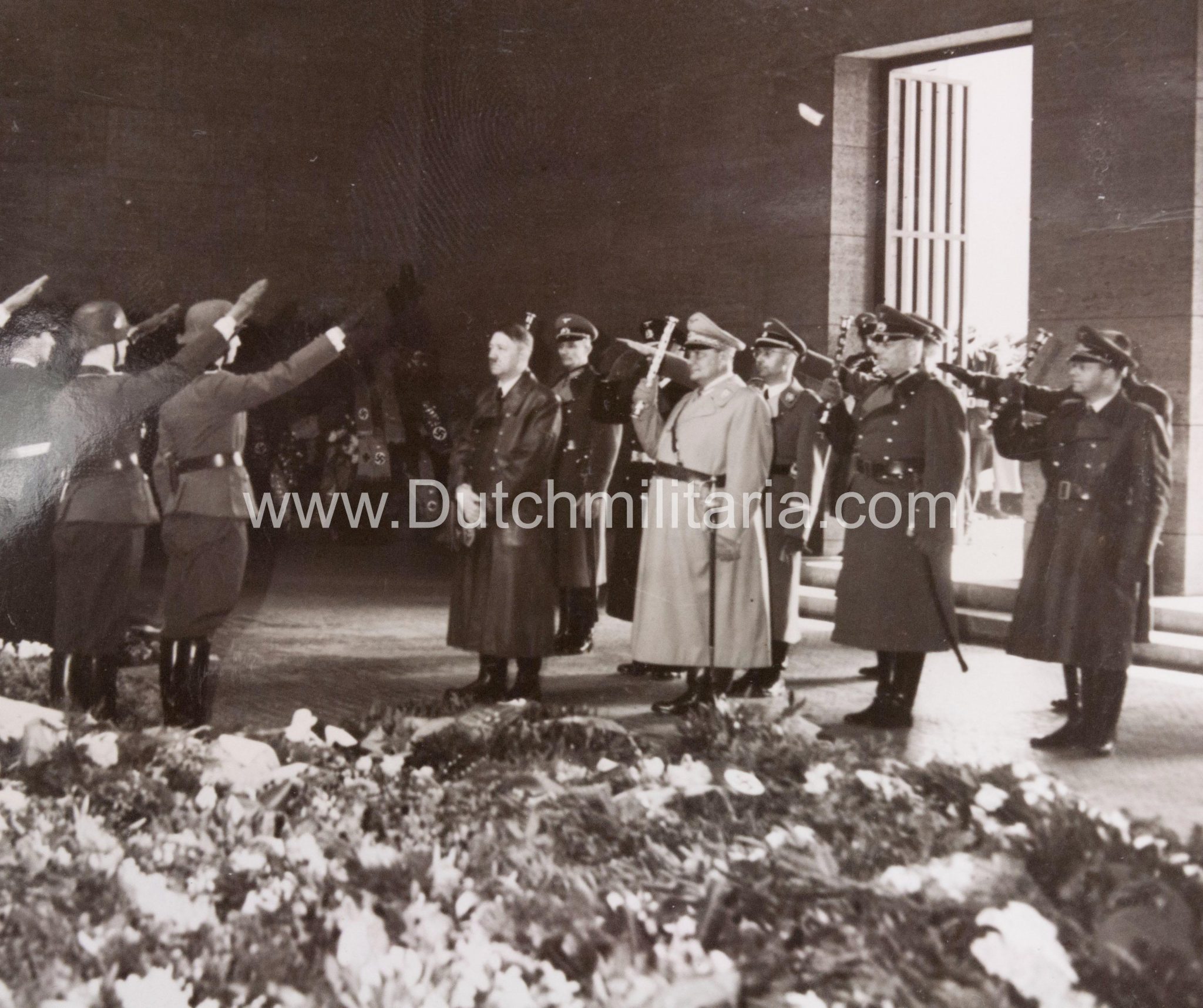 (Pressphoto) Heldengedenktag der Nation. Die grosse Feier im Berliner Zeughaus erhielt durch die gegenwart des Führers und Obersten Befehlshabers der Wehrmacht eine hohe Weihe (1943) - Image 6