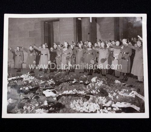 (Pressphoto) Kranzniederlagung im Ehrenmal Unter der Linden durch den Riechskriegerführer (1941)
