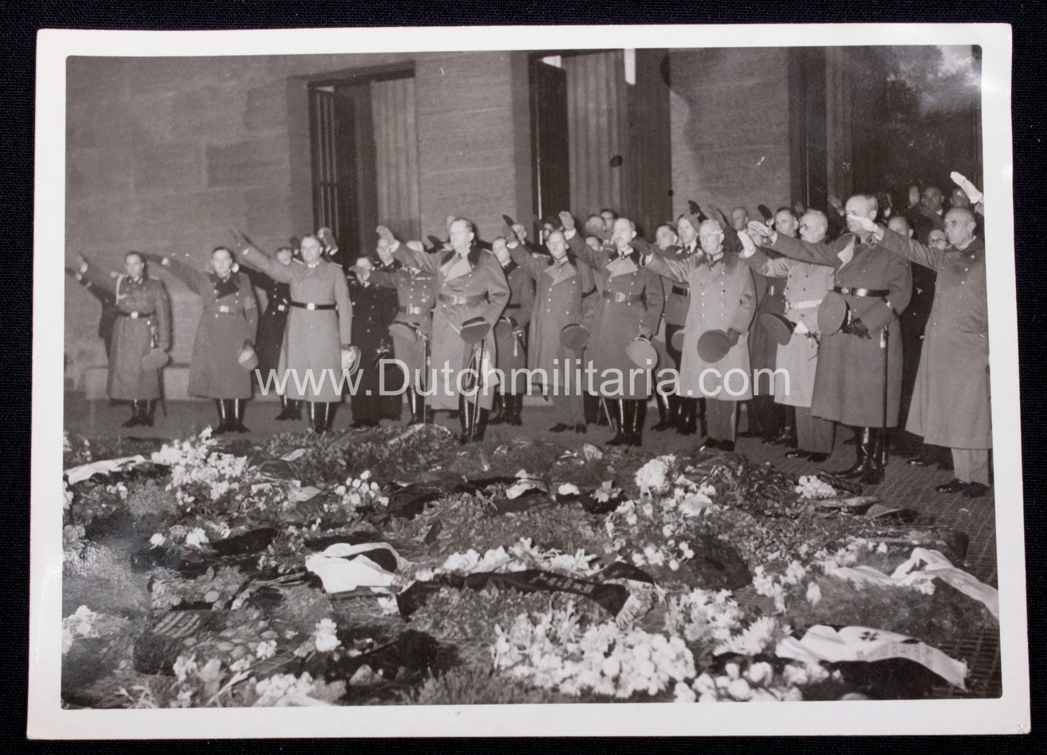 (Pressphoto) Kranzniederlagung im Ehrenmal Unter der Linden durch den Riechskriegerführer (1941) - Image 3