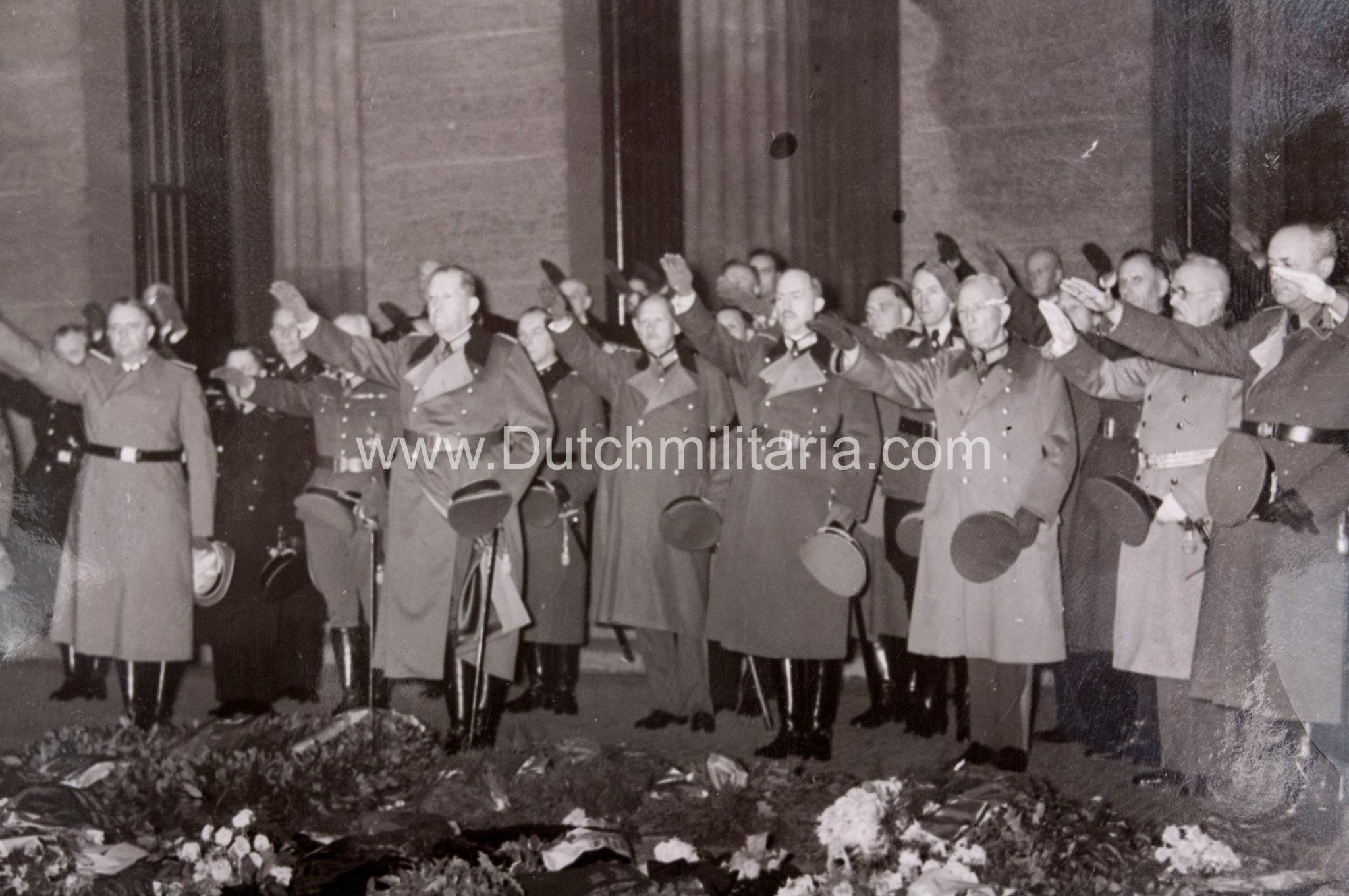 (Pressphoto) Kranzniederlagung im Ehrenmal Unter der Linden durch den Riechskriegerführer (1941) - Image 5