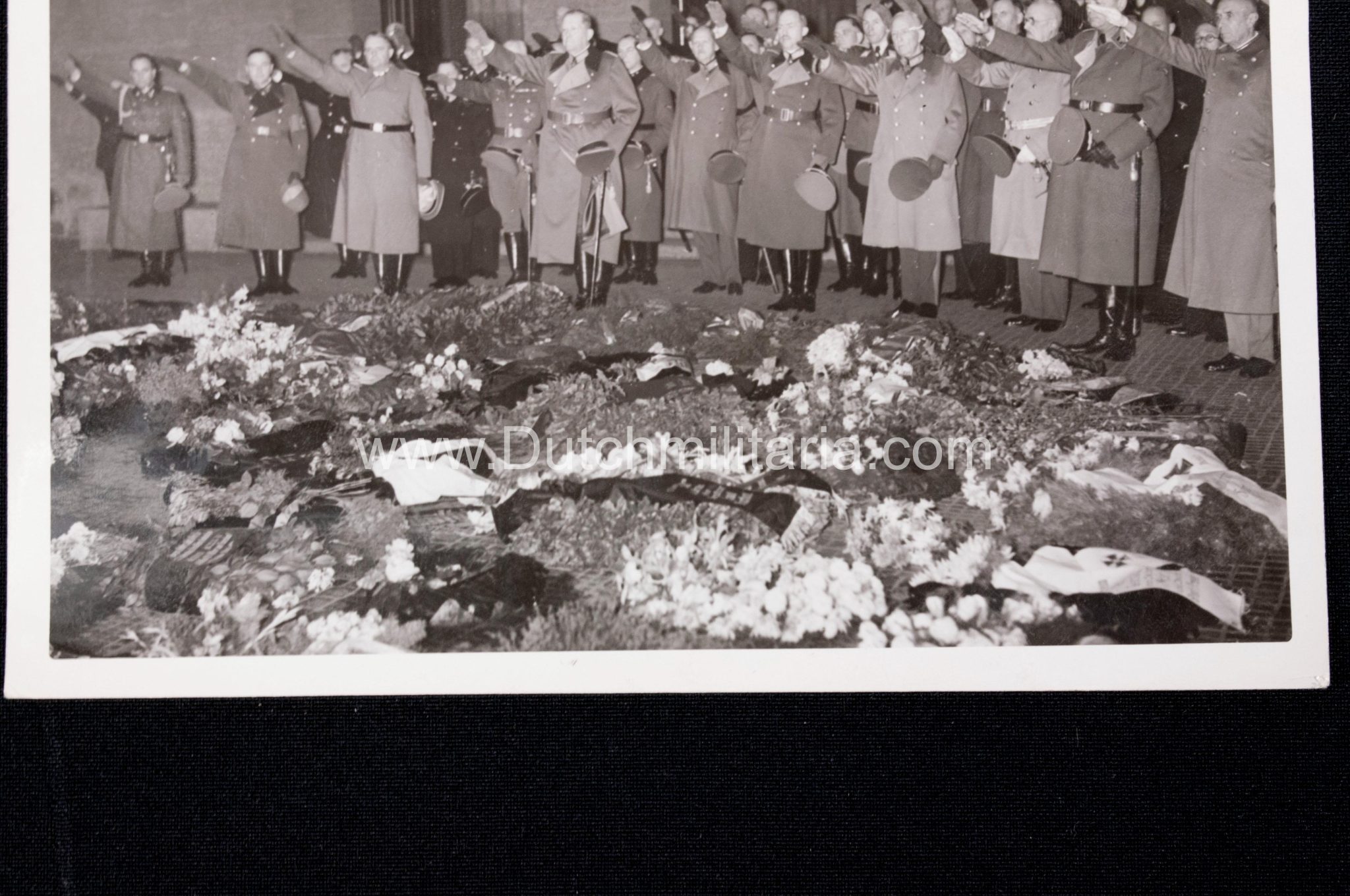 (Pressphoto) Kranzniederlagung im Ehrenmal Unter der Linden durch den Riechskriegerführer (1941) - Image 7